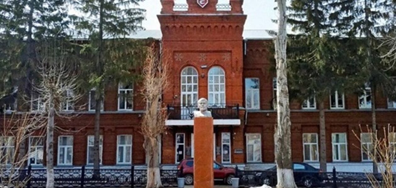 ЗМІ: На атакованому заводі РФ стався витік кислоти
