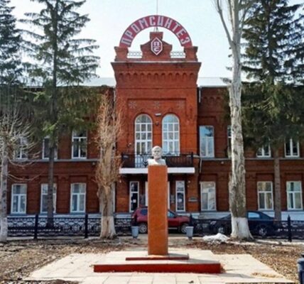ЗМІ: На атакованому заводі РФ стався витік кислоти