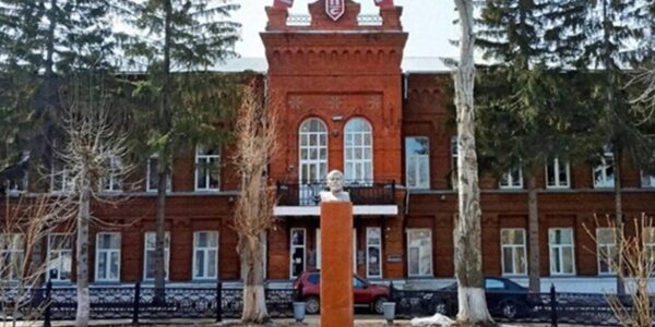 ЗМІ: На атакованому заводі РФ стався витік кислоти