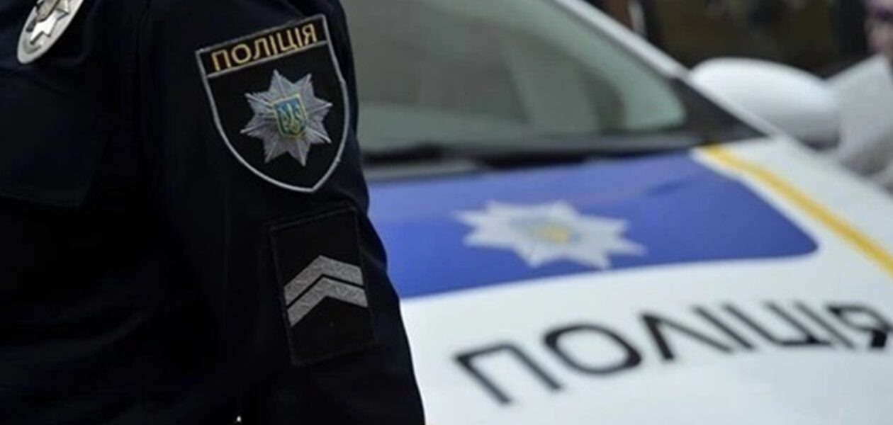 Молодь влаштувала танці біля алеї загиблих Героїв на Рівненщині