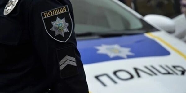 Молодь влаштувала танці біля алеї загиблих Героїв на Рівненщині