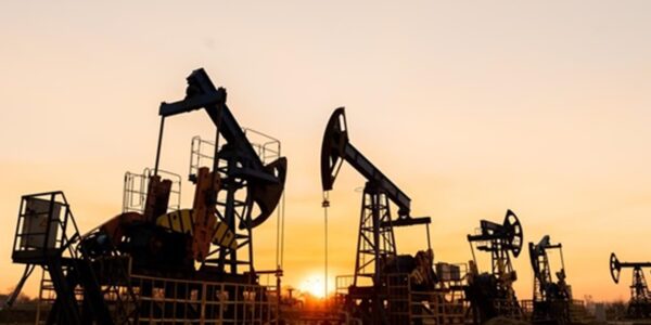 Ціна нафти за місяць впала найбільше за три роки