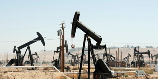 Ціна на нафту впала нижче 60 доларів