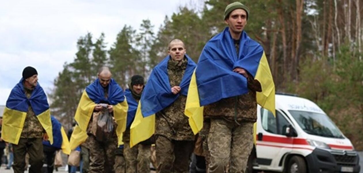 Стало відомо, скільки військових перебувають у полоні Росії