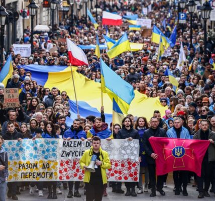 Стало відомо, скільки українців готові назавжди залишаться в Польщі
