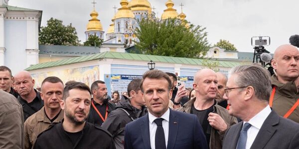 Зеленський, Макрон і Стармер погуляли в центрі Києва