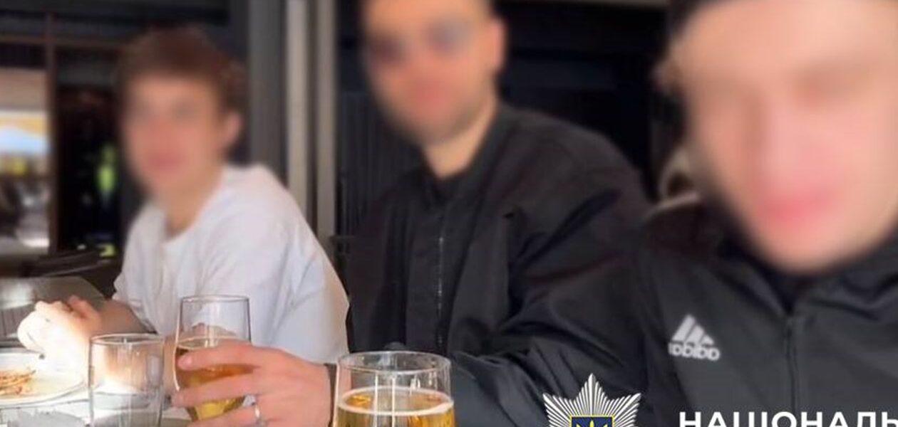 У Києві затримано молодиків, які хизувались зброєю в прямому ефірі