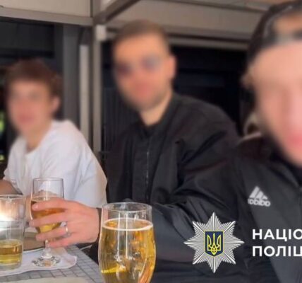 У Києві затримано молодиків, які хизувались зброєю в прямому ефірі