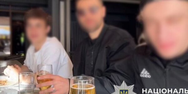 У Києві затримано молодиків, які хизувались зброєю в прямому ефірі