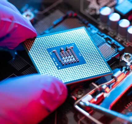 Офіційний імпорт американських процесорів до Росії обвалився на 95%
