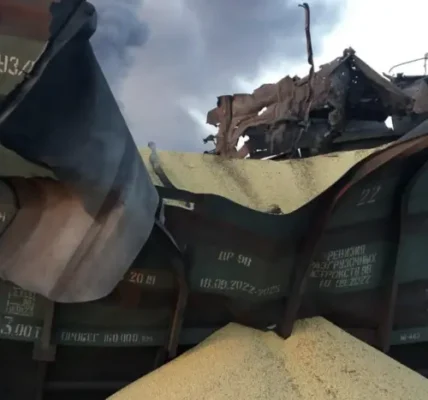 На Київщині ворог пошкодив залізницю та вагони із зерном