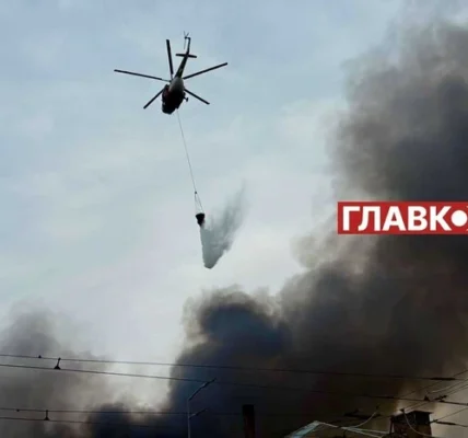 Гелікоптери скинули понад 100 тонн води. Київ гасить пожежі після атаки росіян