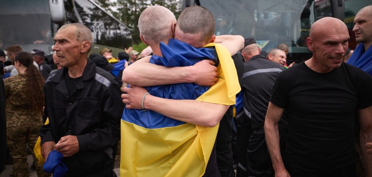 З російського полону повернулись 303 військових