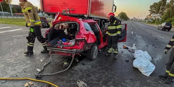У Києві сталася моторошна ДТП: тіло водія довелося вирізати з салону
