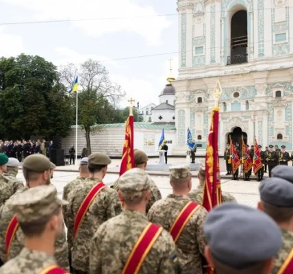 У День Конституції Володимир Зеленський відзначив видатних українців державними нагородами