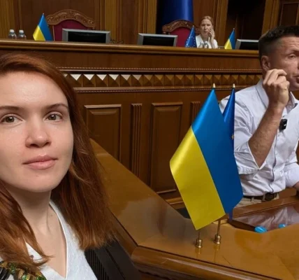 Нардепка Безугла показала «мавпу» у Верховній Раді (фото)