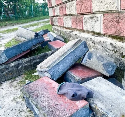 На Рівненщині бетонний паркан убив чотирирічного хлопчика