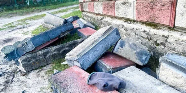 На Рівненщині бетонний паркан убив чотирирічного хлопчика