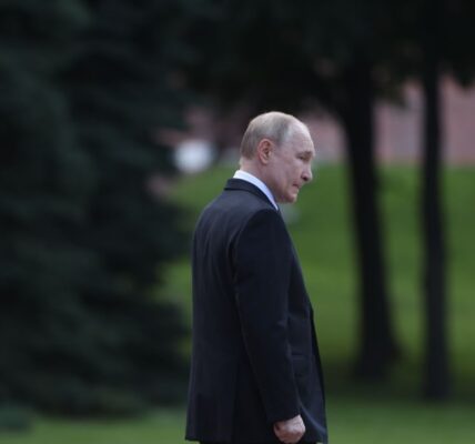 Путін урізав бюджет після падіння нафтових доходів