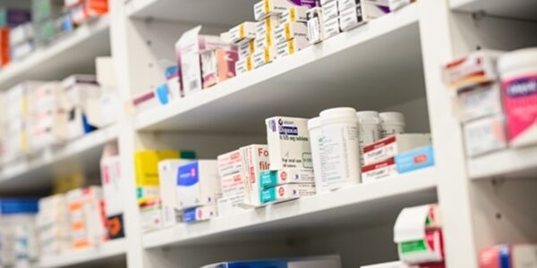 Нардеп озвучив суми сплати податків аптек і виробників ліків