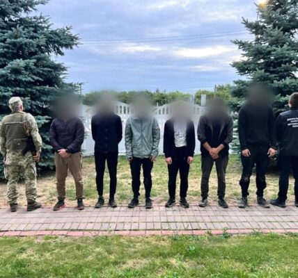 Йшли в Угорщину: прикордонники викрили групу порушників