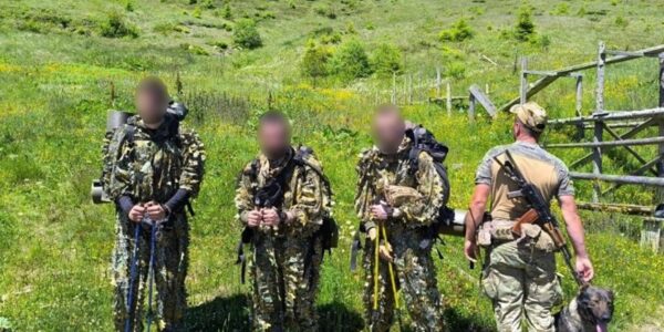 В Карпатах службовий пес допоміг затримати ухилянтів