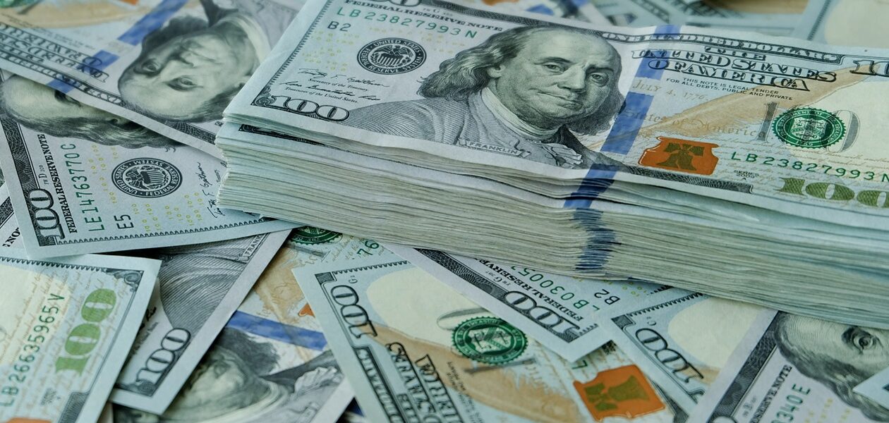 Євро витісняє долар зі світових резервів - МВФ