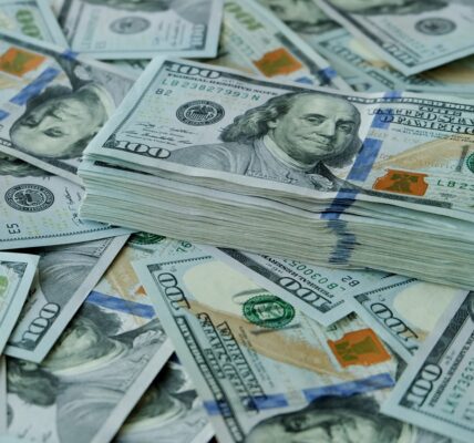 Євро витісняє долар зі світових резервів - МВФ