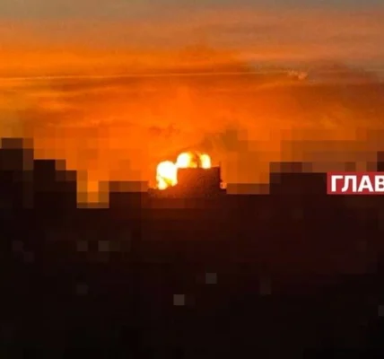 Росія атакує Київ ракетами та «шахедами»: знищено частину будинку