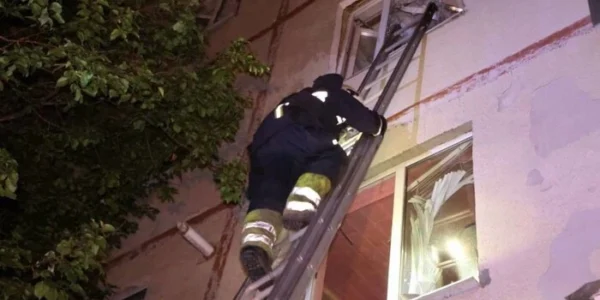 РФ вдарила балістичною ракетою по Харкову: у ДСНС показали фото