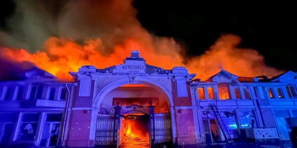 Атака дронів: в Одесі палає ринок Привоз