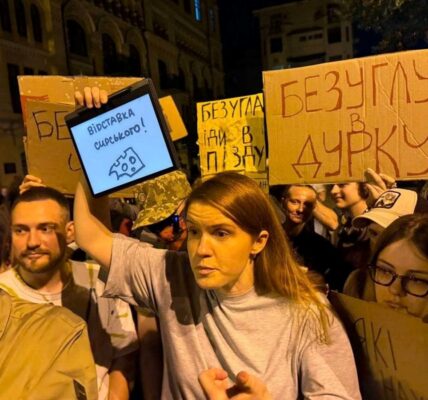 Безугла прийшла на протести у Києві