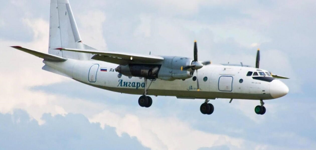 З'явилося відео падіння літака Ан-24 у Росії