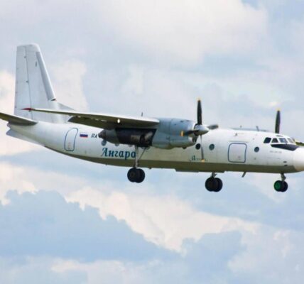 З'явилося відео падіння літака Ан-24 у Росії