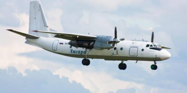 З'явилося відео падіння літака Ан-24 у Росії