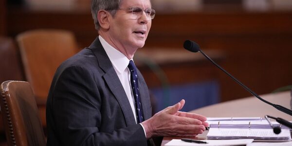 США пригрозили Китаю введенням 100% мита через закупівлю російської нафти