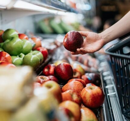 Ціни на продукти в Україні наблизилися до європейських, деякі перевищили їх