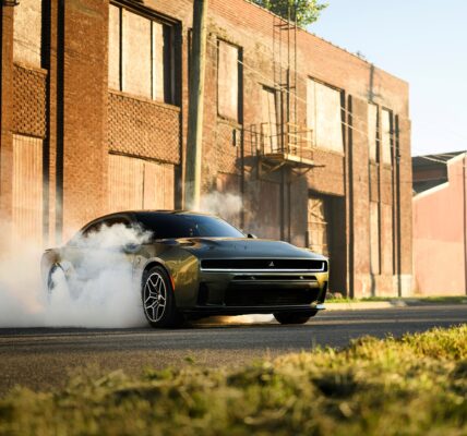 Dodge повертає бензиновий Charger