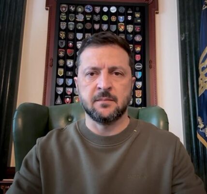 Україна не буде дарувати свою землю - Зеленський