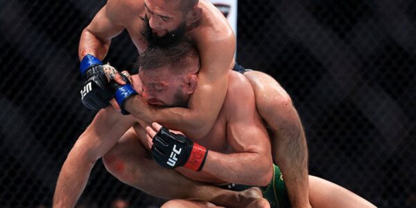 Чімаєв здолав Дю Плессі та здобув титул UFC