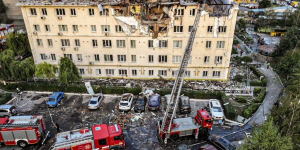 З’явилося відео удару по багатоповерхівці Харкова