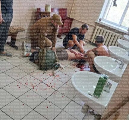 У Києві мобілізований порізав собі руки та шию на збірному пункті