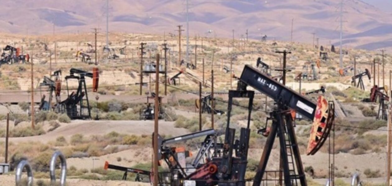 Нафта дешевшає на тлі переговорів щодо України