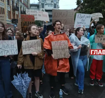 Мітинг у Києві, розширення програми «Контракт 18-24». Головне за 30 липня