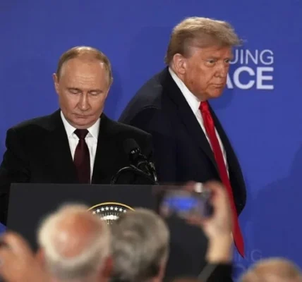 Що Трамп подарував Путіну? У готелі на Алясці знайдено документ, який розкриває нові деталі зустрічі