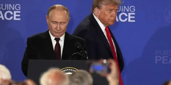 Що Трамп подарував Путіну? У готелі на Алясці знайдено документ, який розкриває нові деталі зустрічі