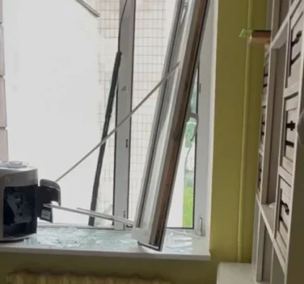 Військовий Березовець повідомив, що обстріл пошкодив його квартиру в Києві