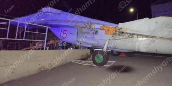 У Вірменії російський винищувач врізався у стовп