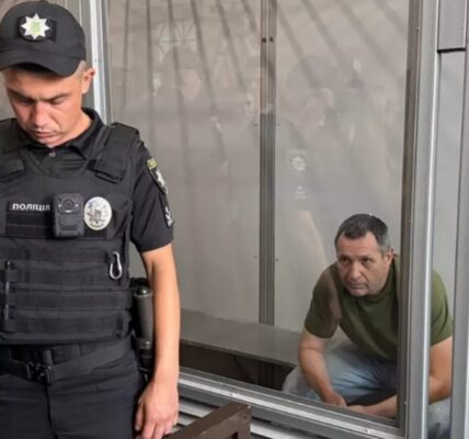 СюжетПрикривається сином? Новий мотив вбивства Парубія