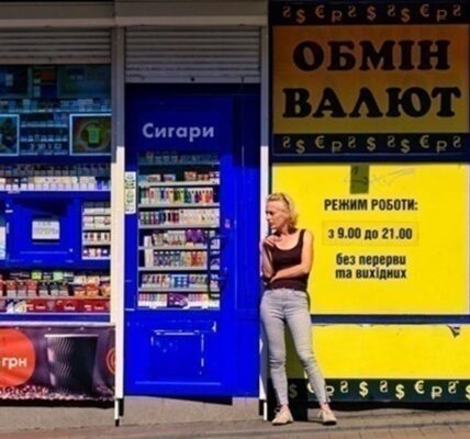 Долар розпочав тиждень зниженням в обмінниках